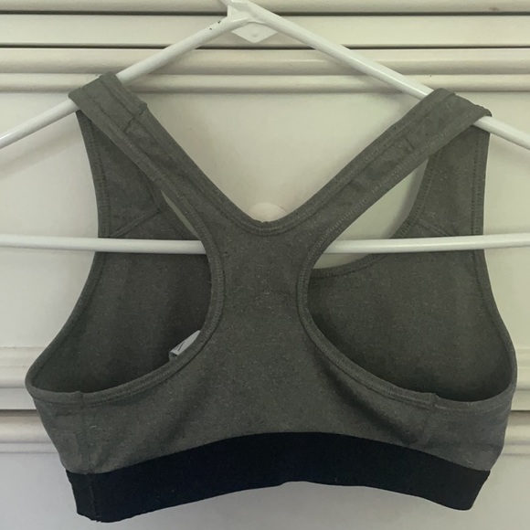 grey nike sports bra - Picture 3 of 3